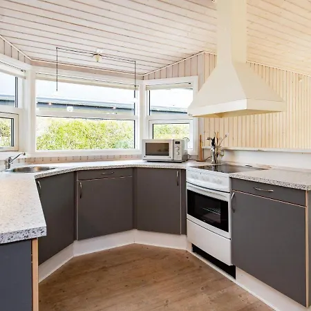 8 Person In Fr Rup Holiday home Frorup